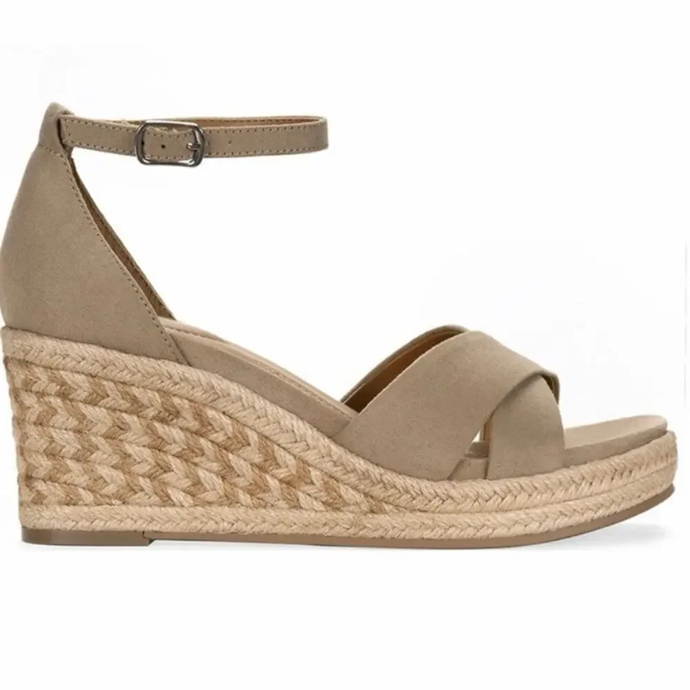 Style & Co. feminine detail